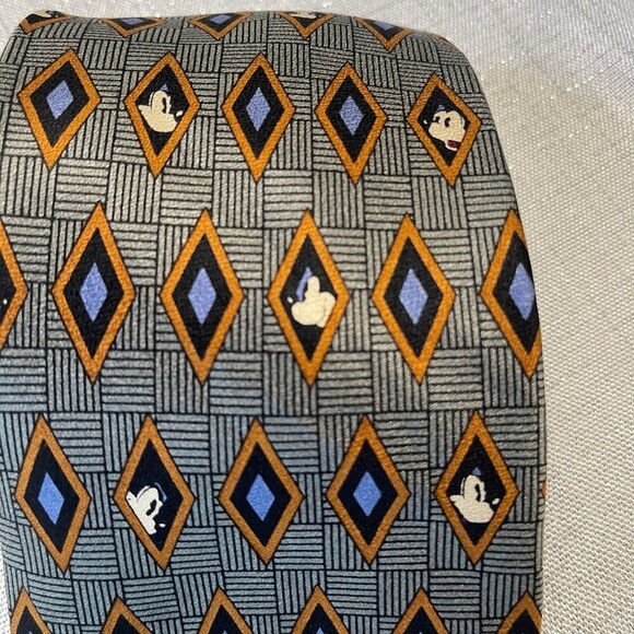 Walt Disney World 100% Silk Men’s Tie. Mickey Mouse Tie. - Picture 5 of 7